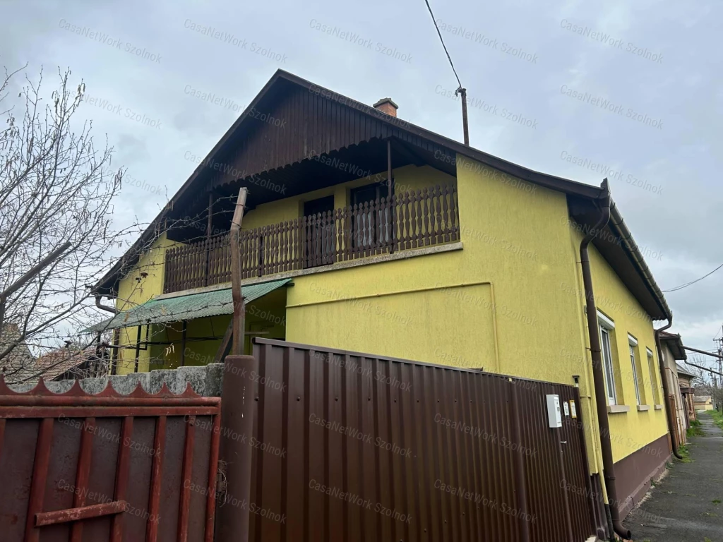 Kunszentmártonban eladó kertes családi ház