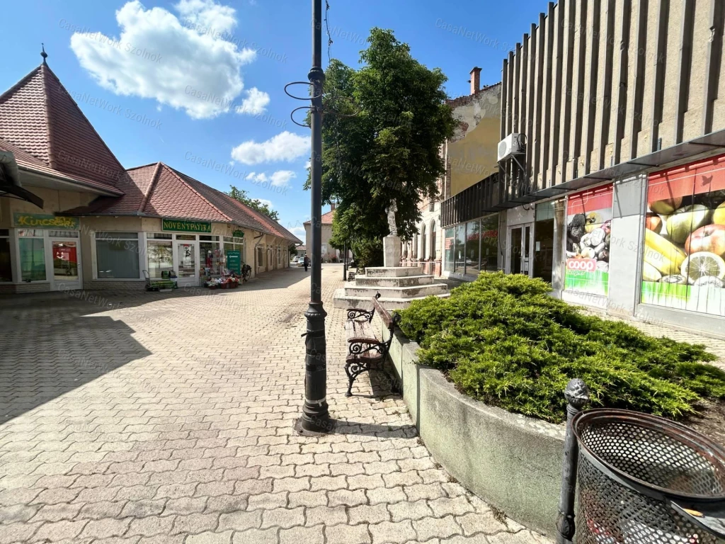 Kunszentmártonban eladó üzlethelyiség