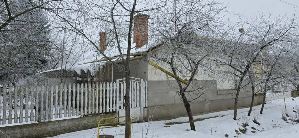 Cibakházán eladó, központhoz közel, 3 szobás családi ház