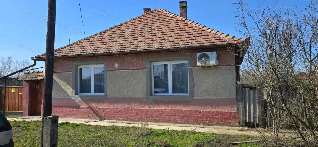 Öcsödön eladó 2 szobás családi ház, nagy terasszal