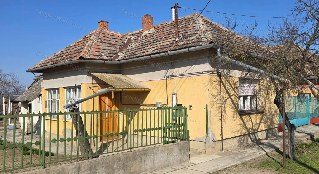 Szelevényen eladó, csöndes utcában lévő családi ház