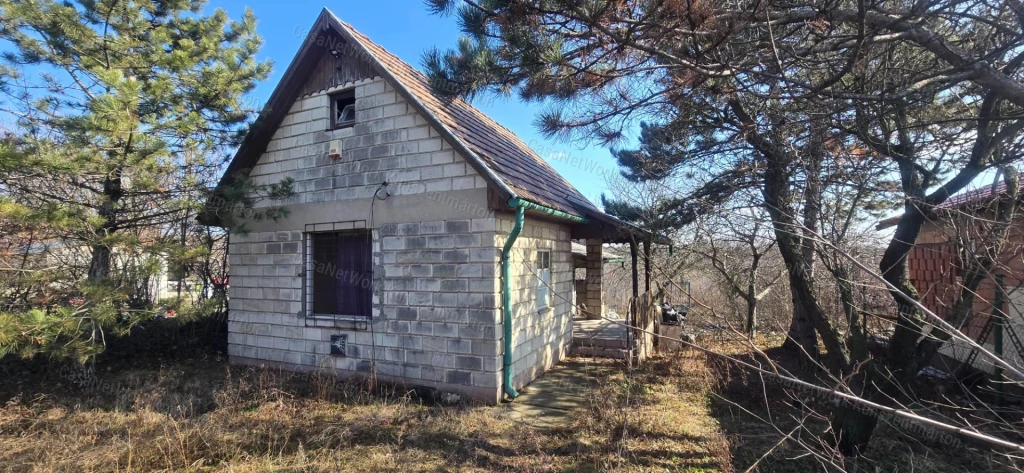 Tárnokon eladó zártkerti ingatlan nagy telekkel