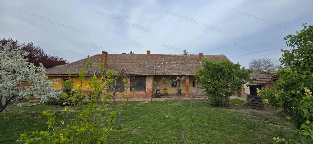 Kunszentmártonban eladó 2 szobás családi ház