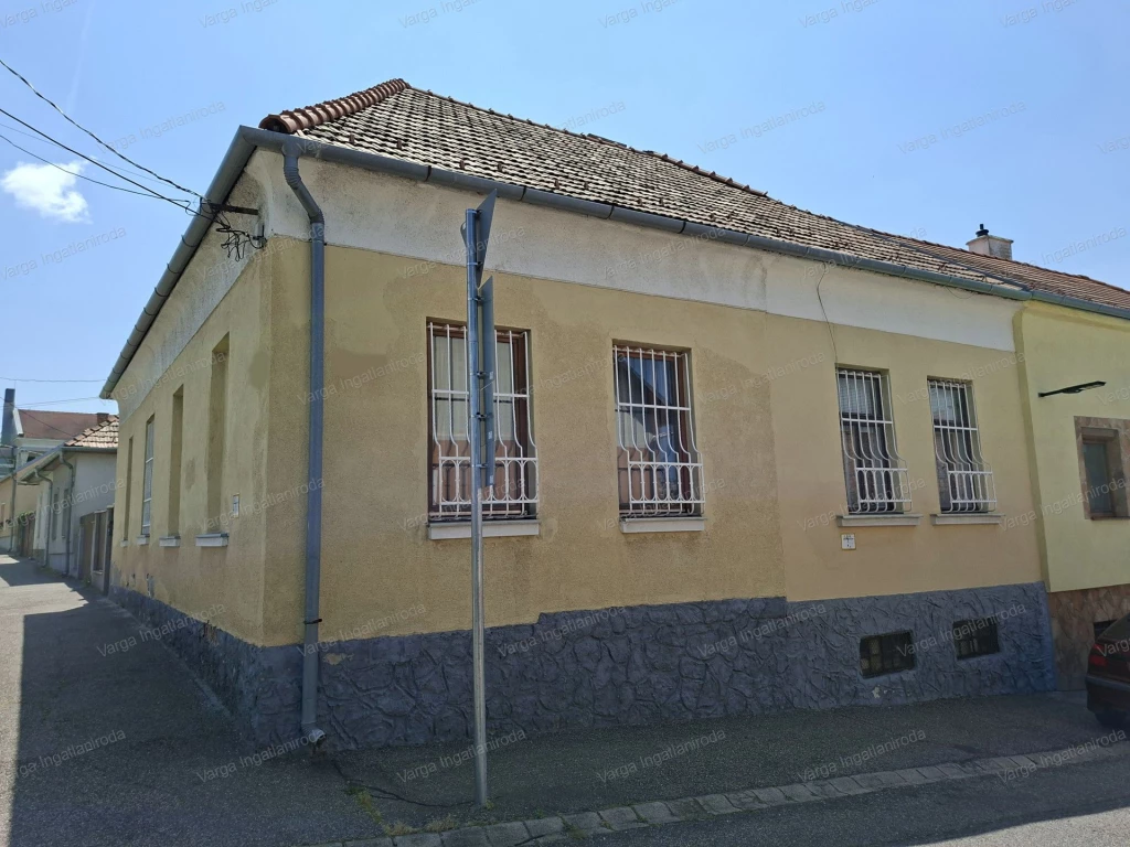 Közel mindenhez