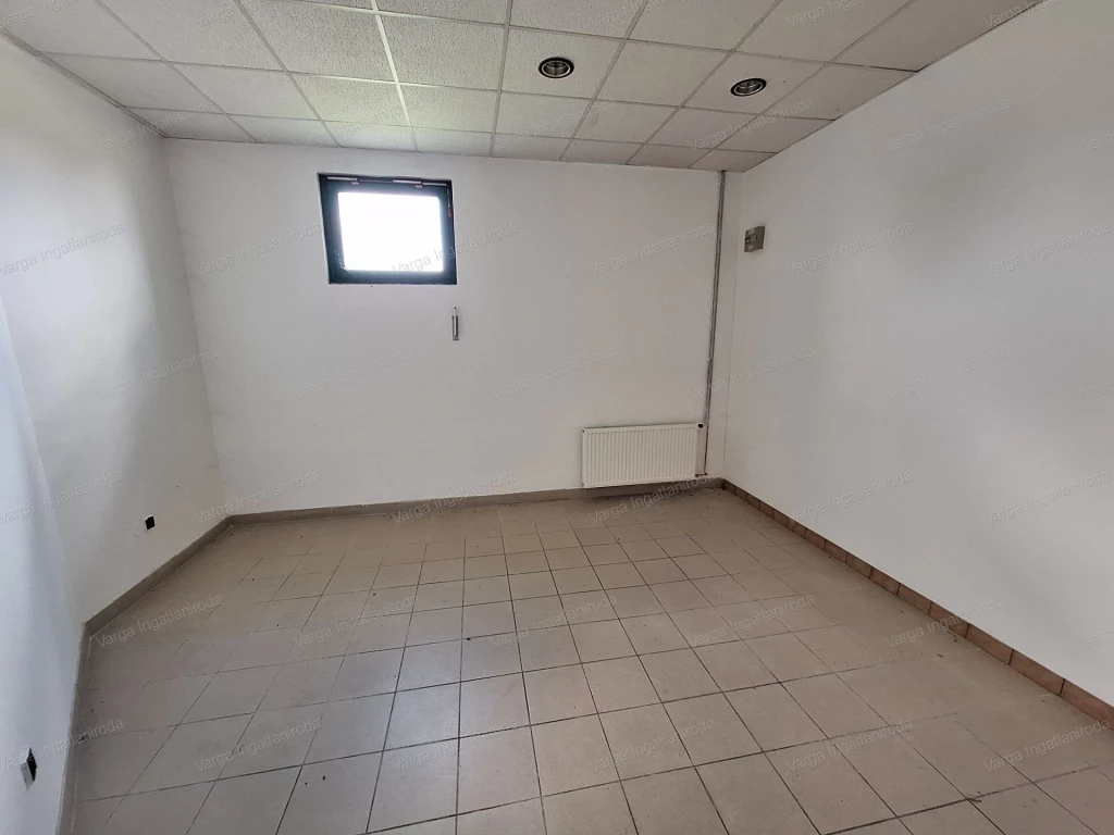 For sale store, Bük