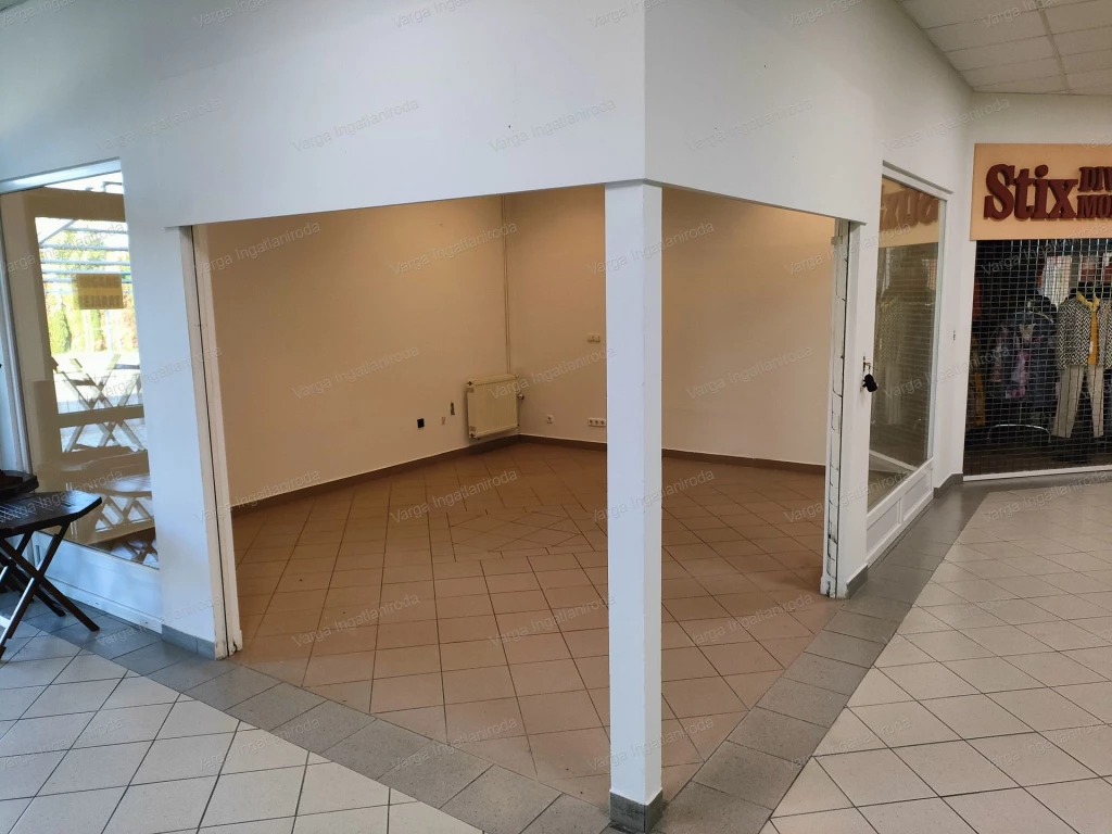 For sale store, Bük