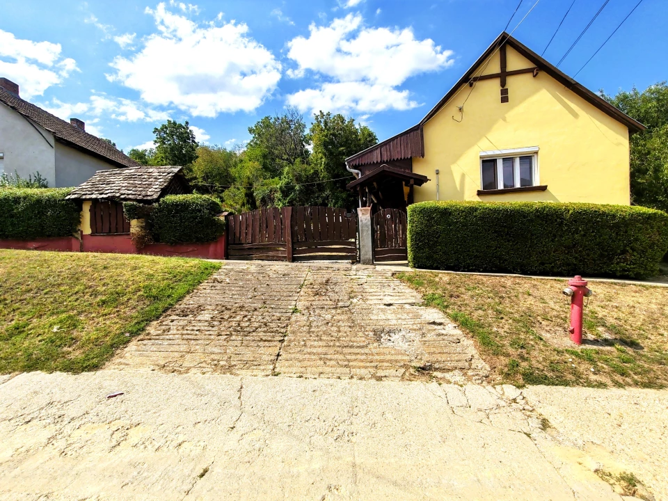 For sale house, Cikó