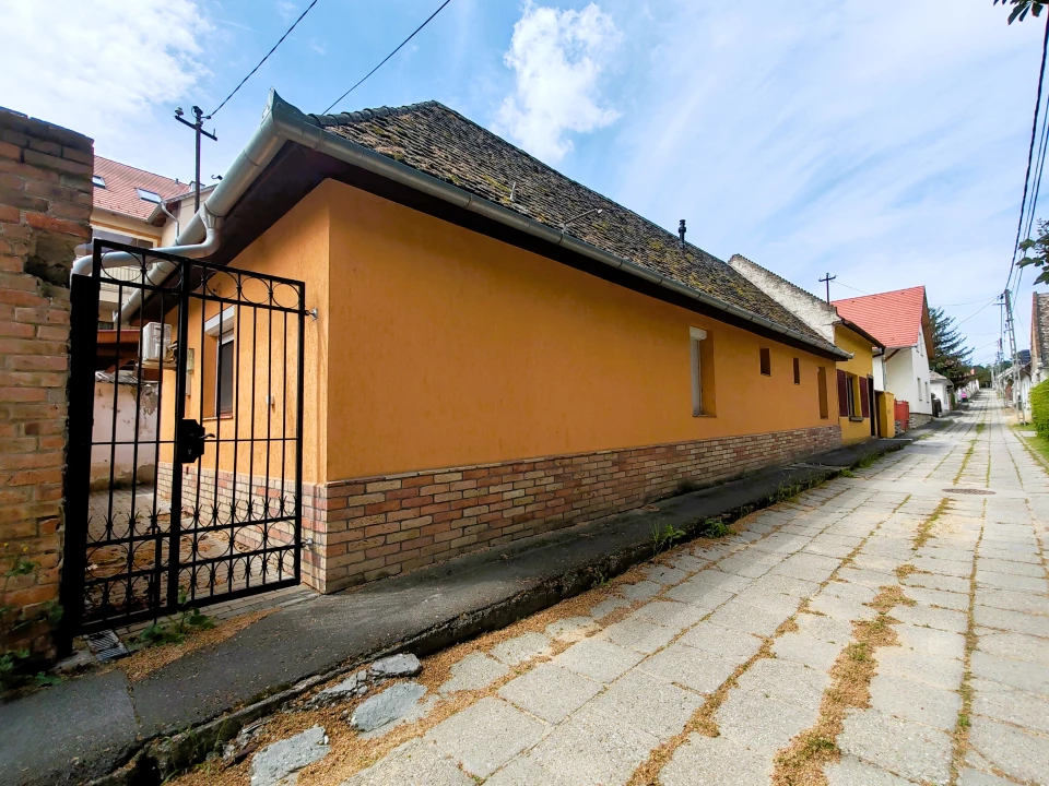 Eladó családi ház, Bonyhád