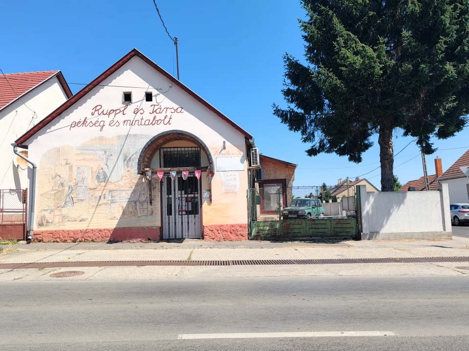 Eladó üzlet, Bonyhád