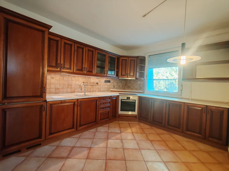 Eladó téglalakás, Szekszárd