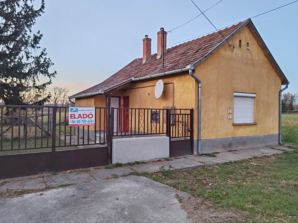 Eladó családi ház, Őcsény