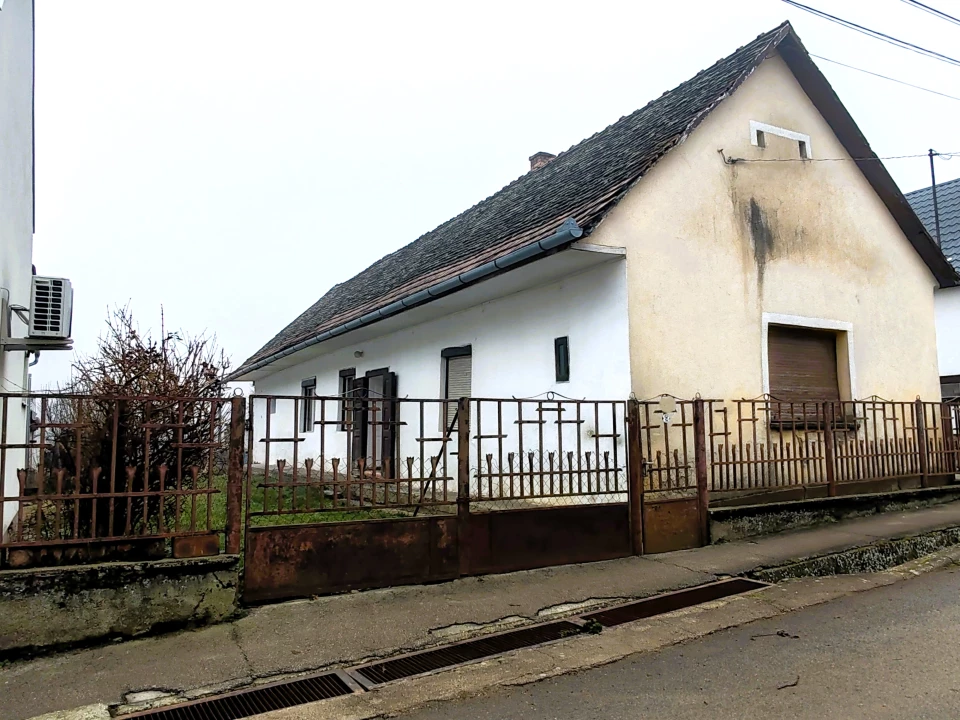 Eladó családi ház, Mucsfa