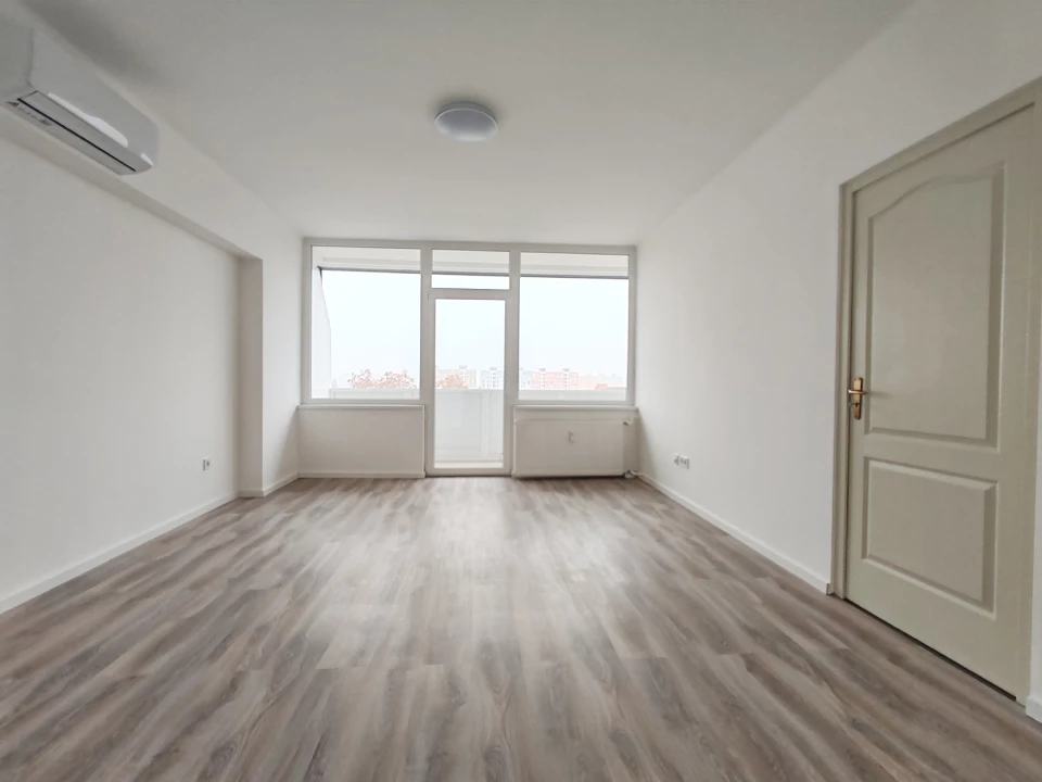 Eladó téglalakás, Szekszárd