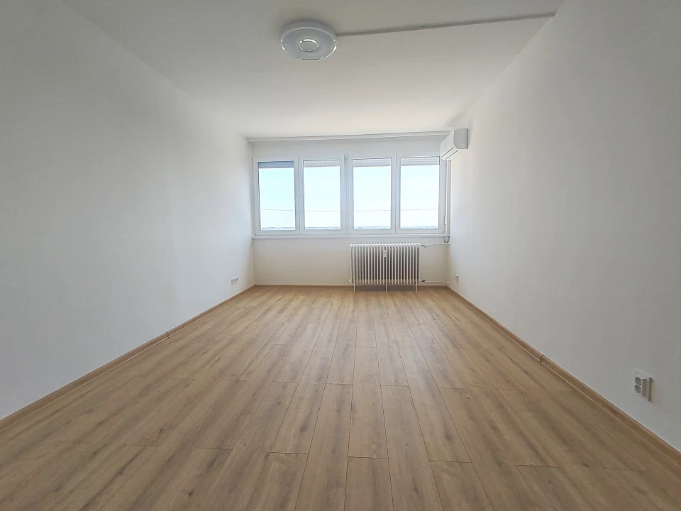 Eladó panellakás, Szekszárd, Mészáros Lázár utca