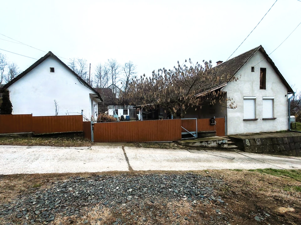 Eladó családi ház, Cikó