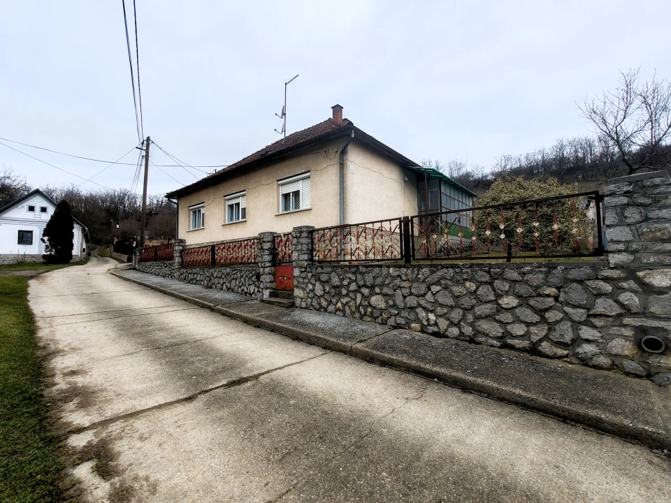 Eladó családi ház, Kismányok