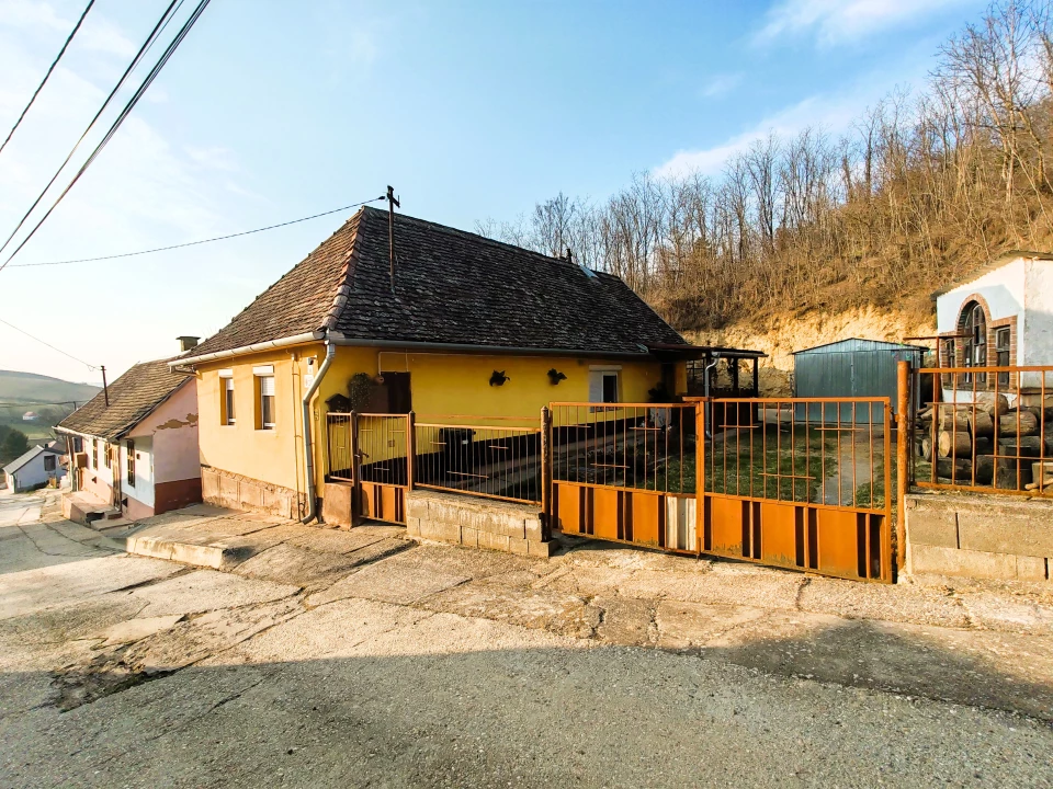 Eladó családi ház, Cikó