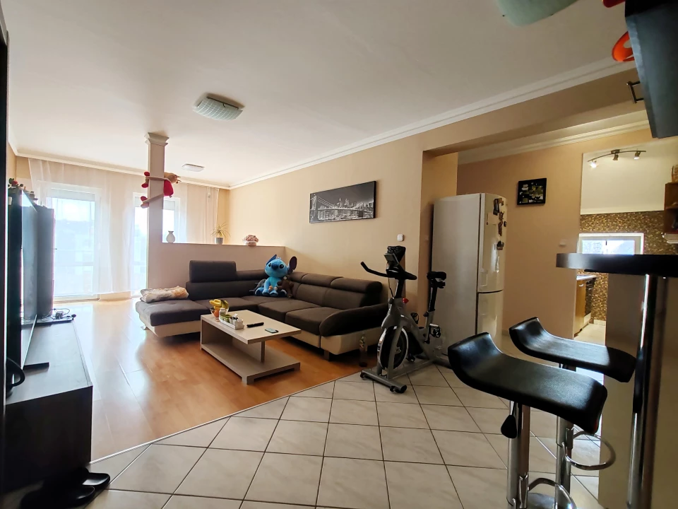 Eladó téglalakás, Bonyhád