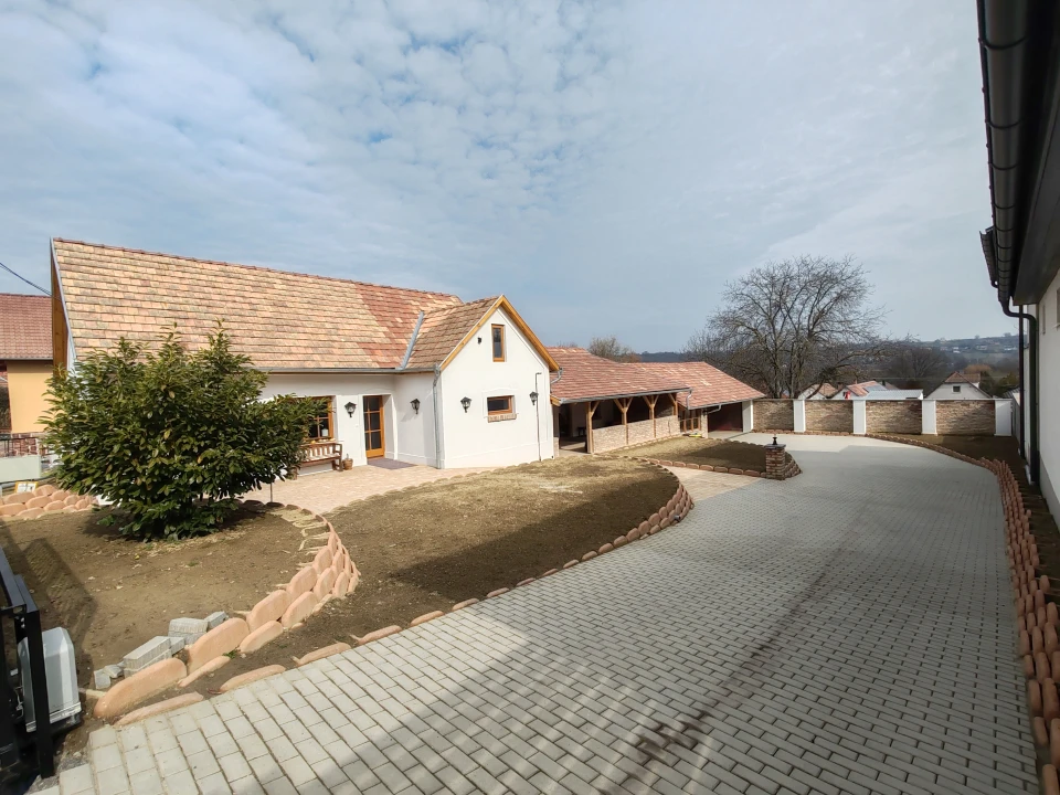 Eladó családi ház, Bonyhád