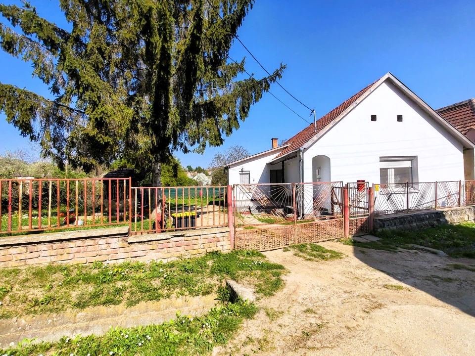 Eladó családi ház, Váralja