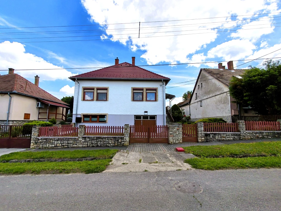 Eladó családi ház, Bonyhád