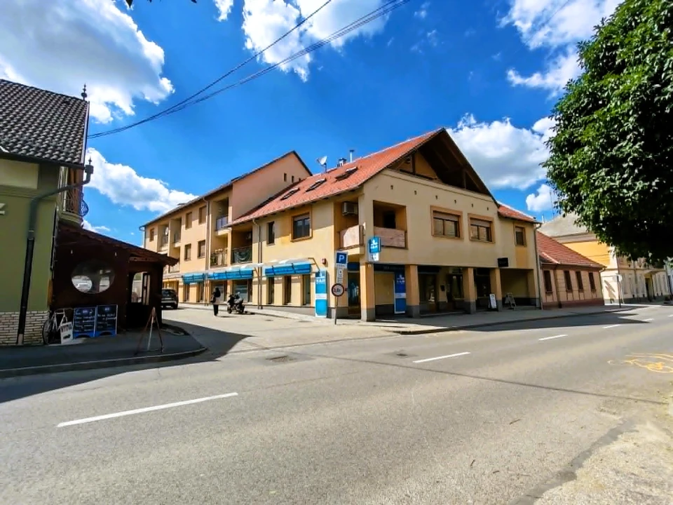 Eladó téglalakás, Bonyhád
