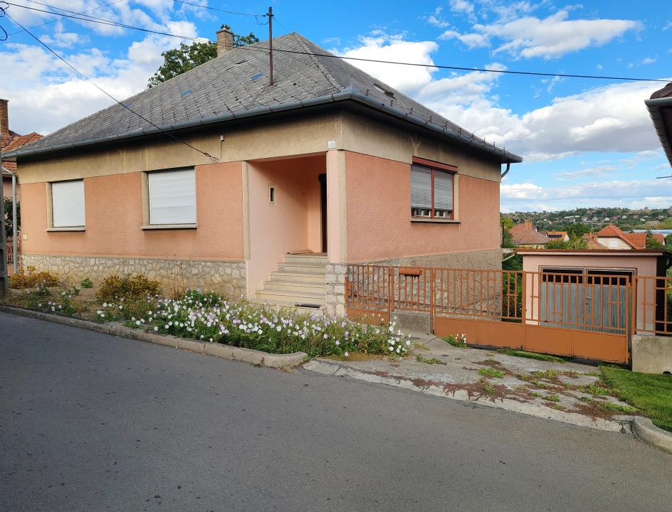 Eladó családi ház, Bonyhád