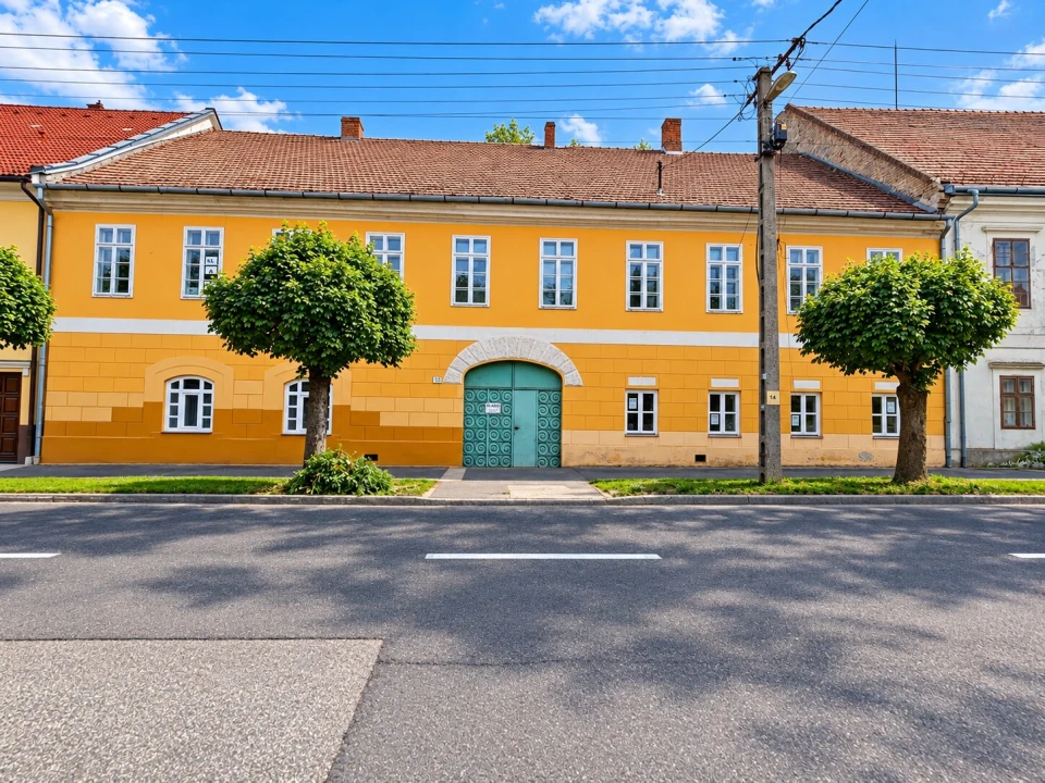 Eladó téglalakás, Paks