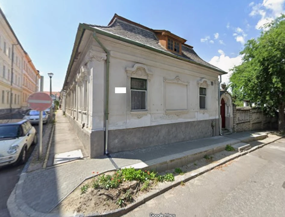 Eladó téglalakás, Szekszárd