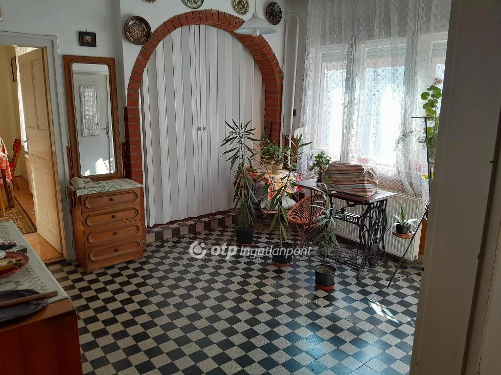 For sale house, Tapolca, belvároshoz közel