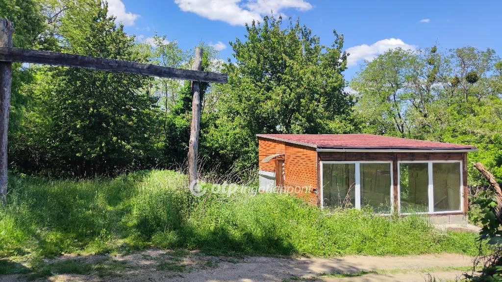 For sale building plot, Lesenceistvánd, Hegyi pincék.