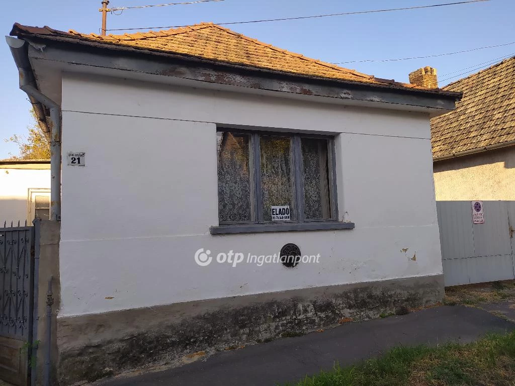 Eladó családi ház, Tapolca, Belváros, családi házas környék.