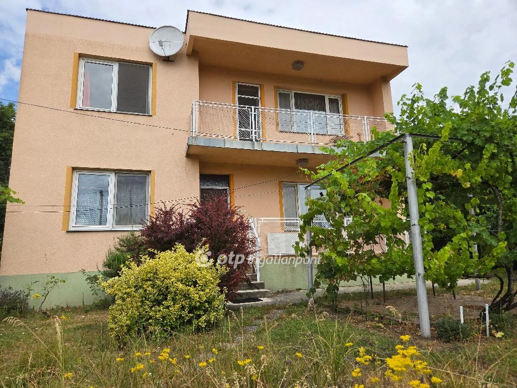 Eladó családi ház, Tapolca, Kertváros része Tapolcának.