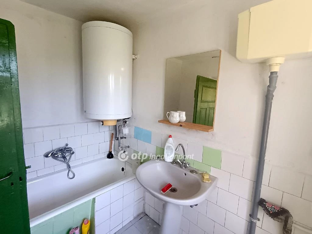 For sale house, Hunya