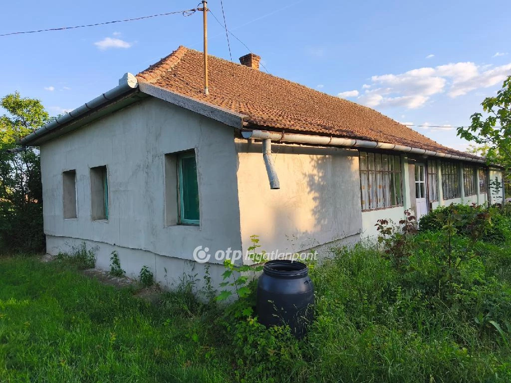 For sale house with a garden, Kardos