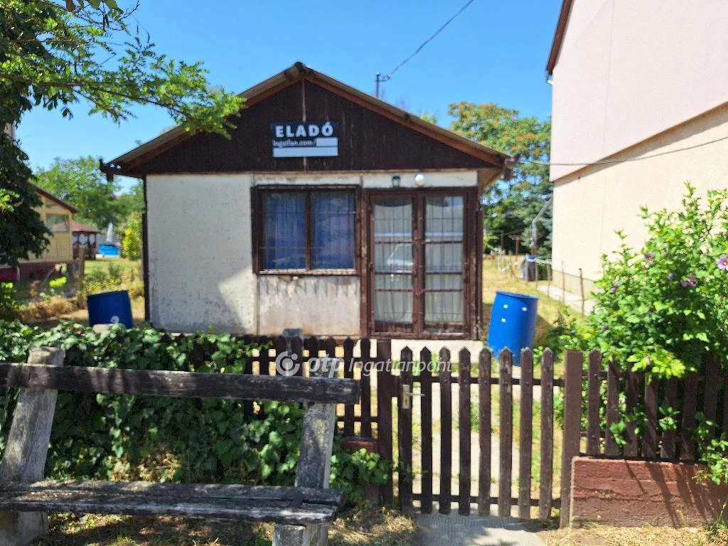 Eladó Telek, Abádszalók