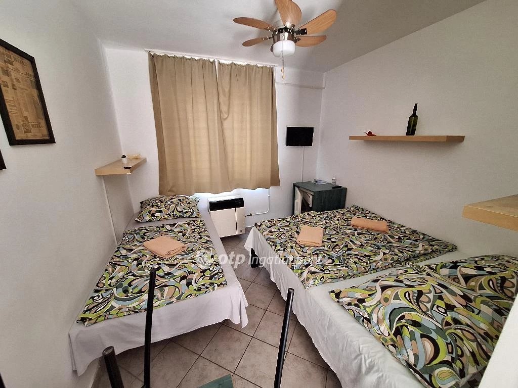 Eladó Ház, Abádszalók