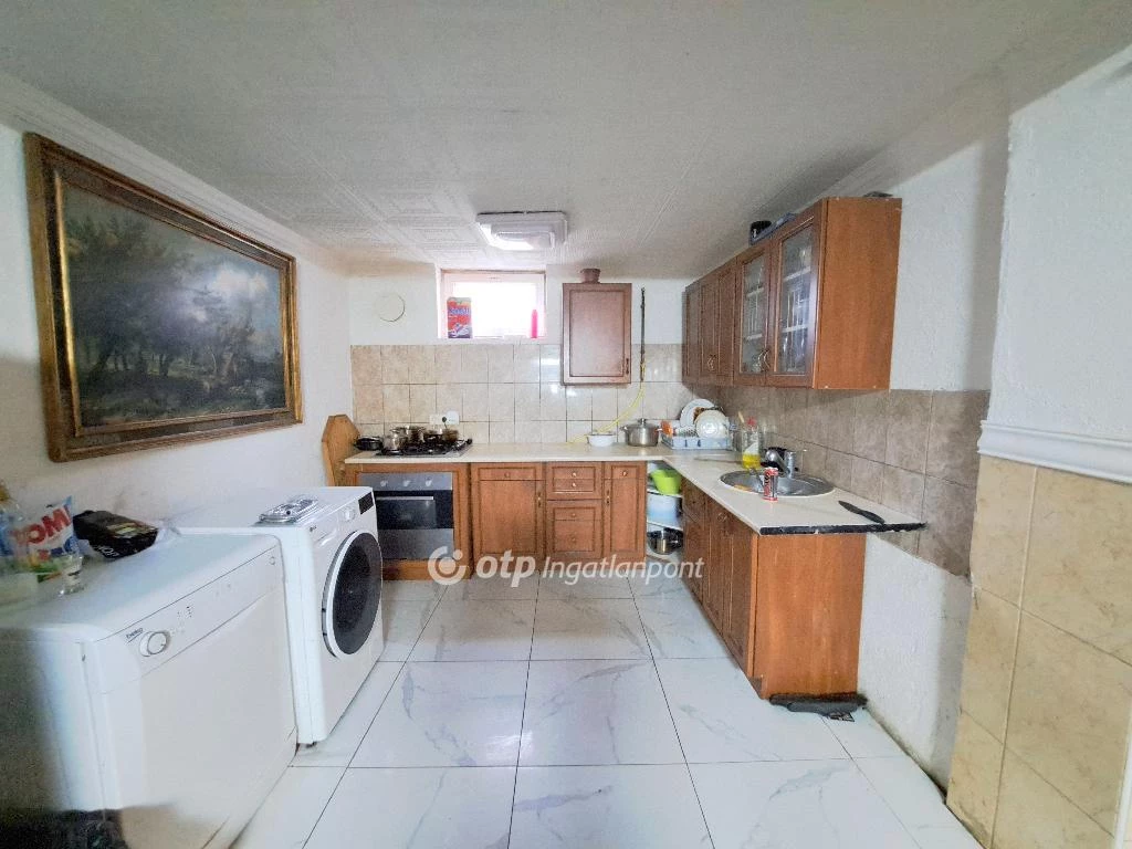 Eladó Ház, Szolnok