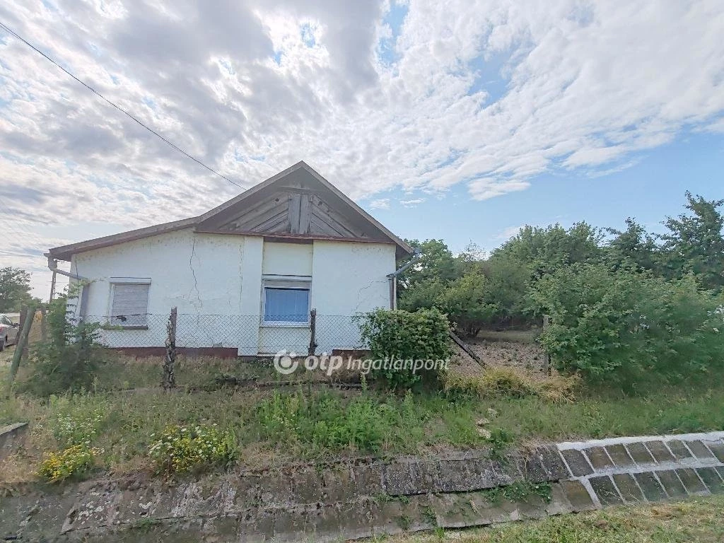 Eladó Ház, Jászladány