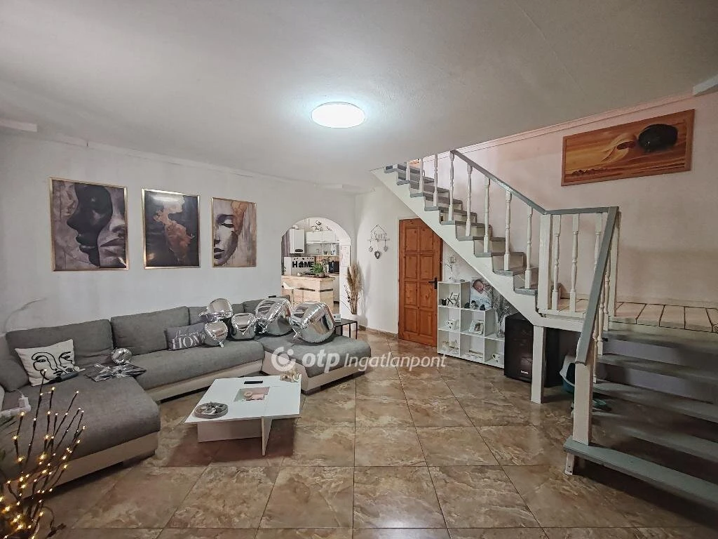 Eladó Ház, Kőtelek