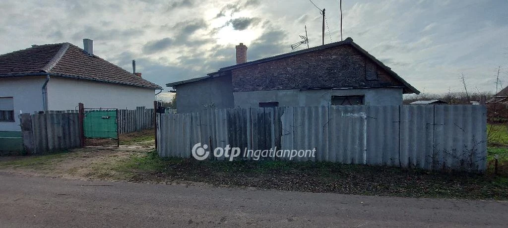 c3-1-name c2-1-name, Tiszaföldvár