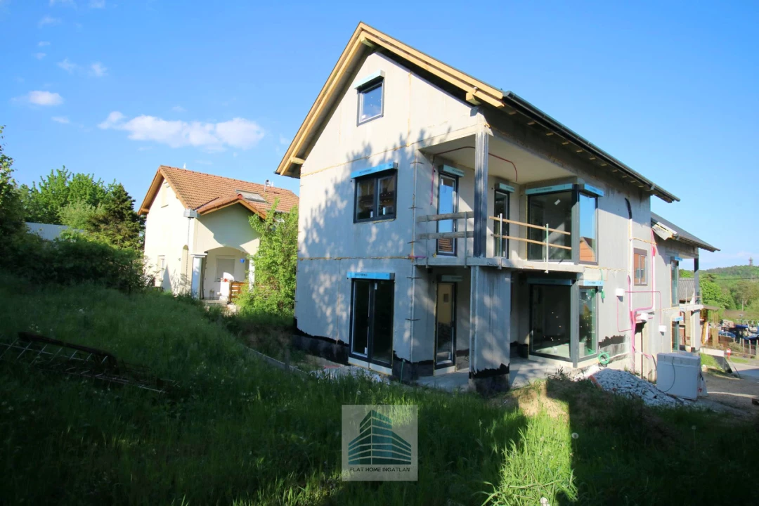 Eladó panellakás, Hévíz