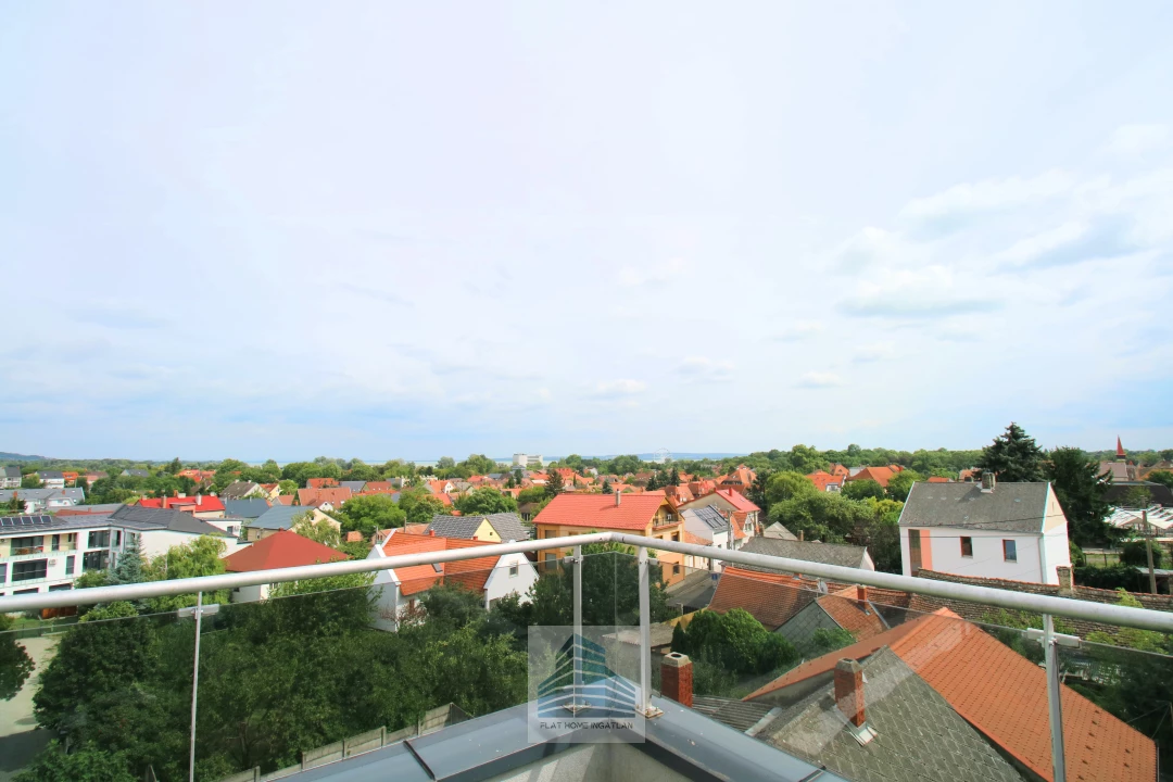 Eladó téglalakás, Keszthely