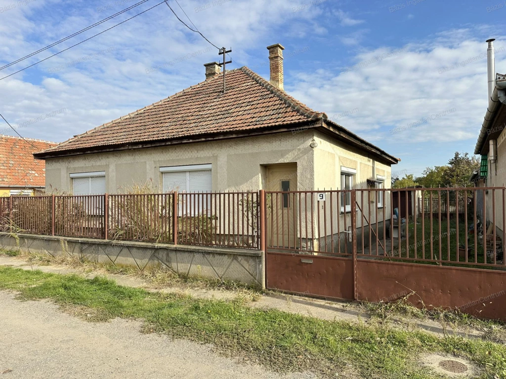 For sale house, Mélykút