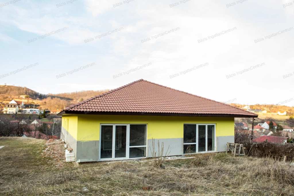 For sale brick flat, Szekszárd