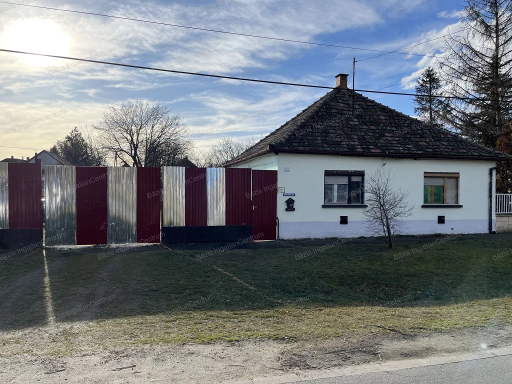 Borotán kétszobás családi ház eladó