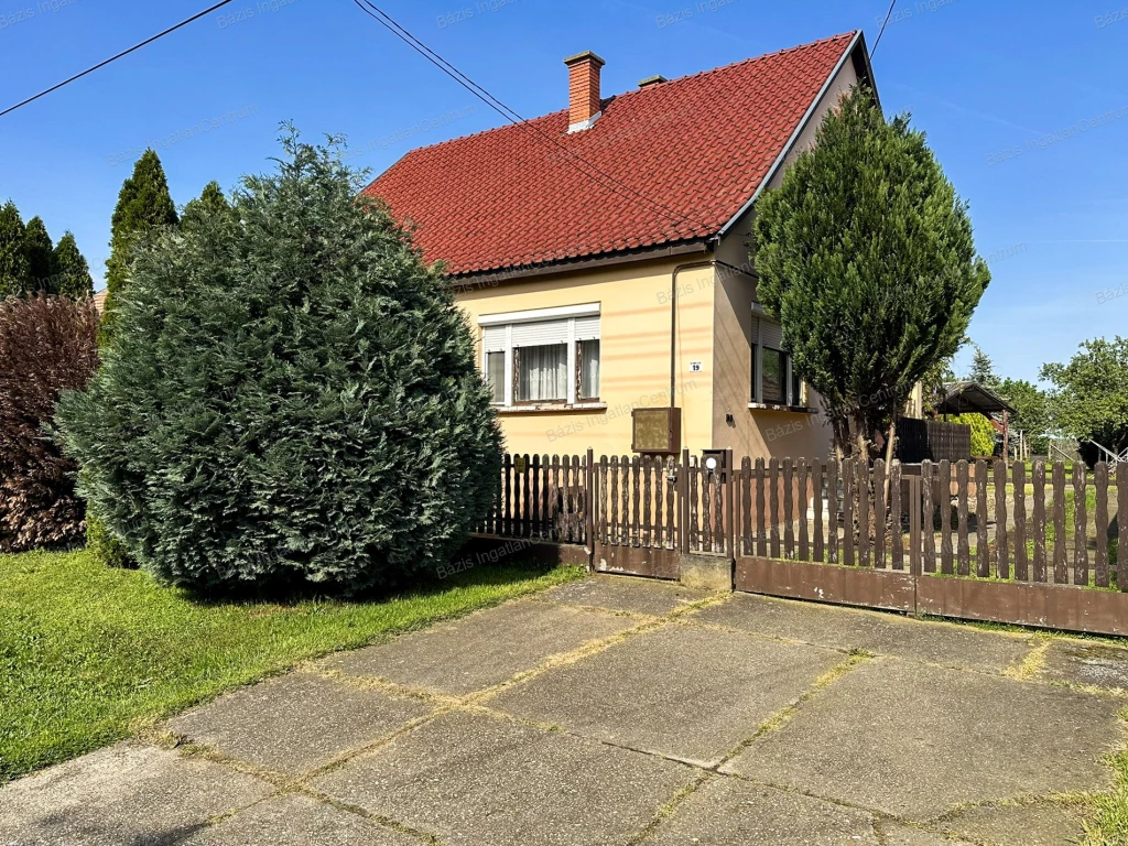Bácsalmás, beépíthető tetőteres, 90 nm-es családi ház eladó