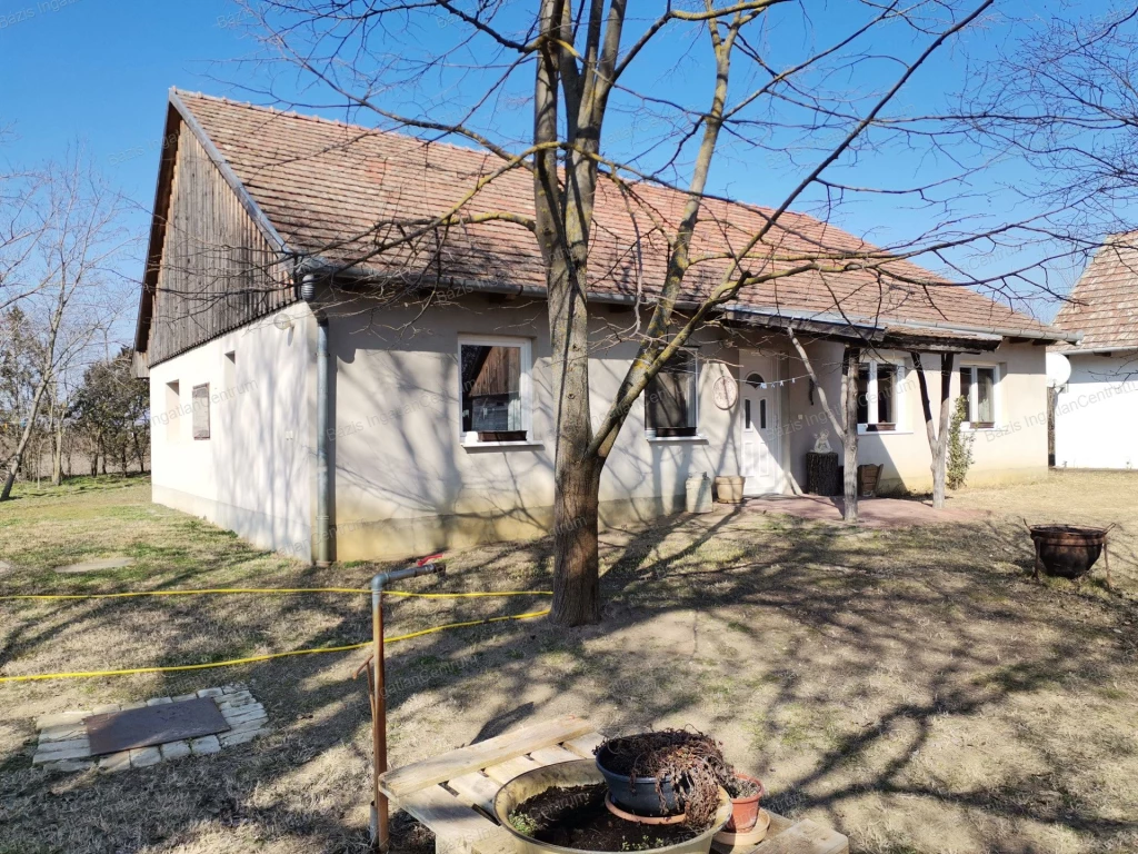Balotaszállás külterületén tanya eladó 10 ha földterülettel