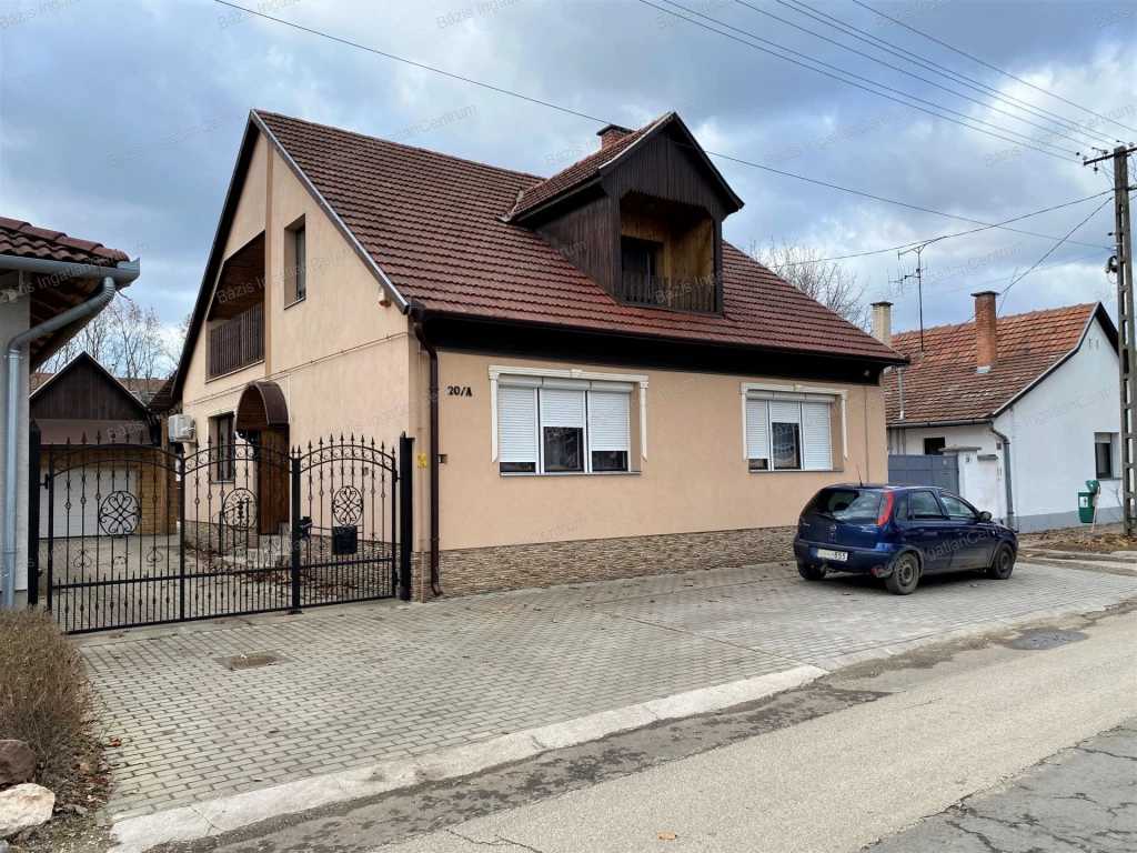 c3-1-name c2-1-name, Kiskunhalas, Felsőváros