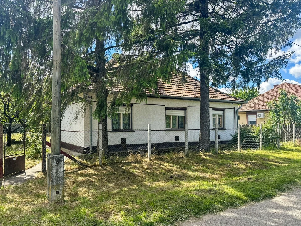 Kisszálláson azonnal birtokba vehető, 73 nm-es családi ház eladó
